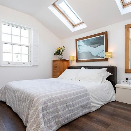 Finest Retreats - Lighthouse Cottage Rampside Exterior photo