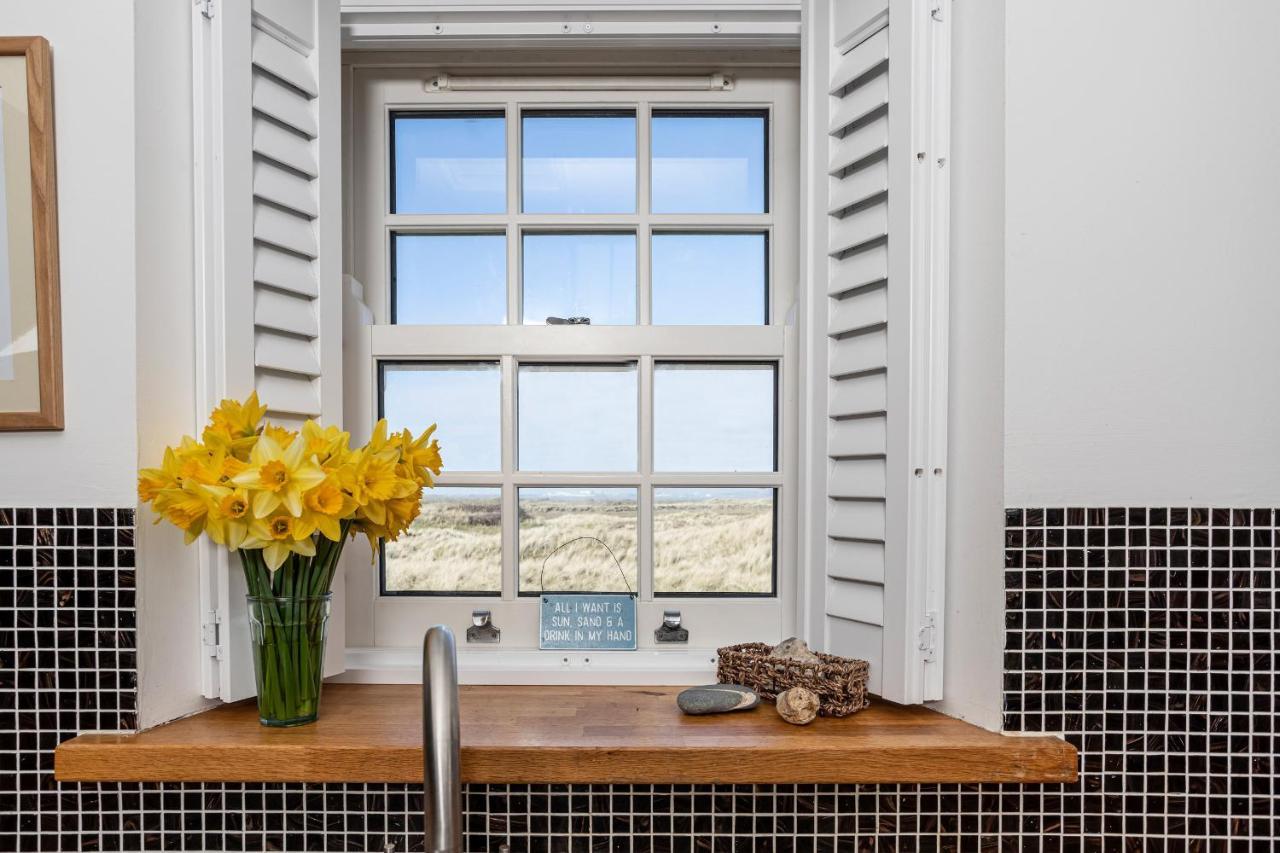 Finest Retreats - Lighthouse Cottage Rampside Exterior photo