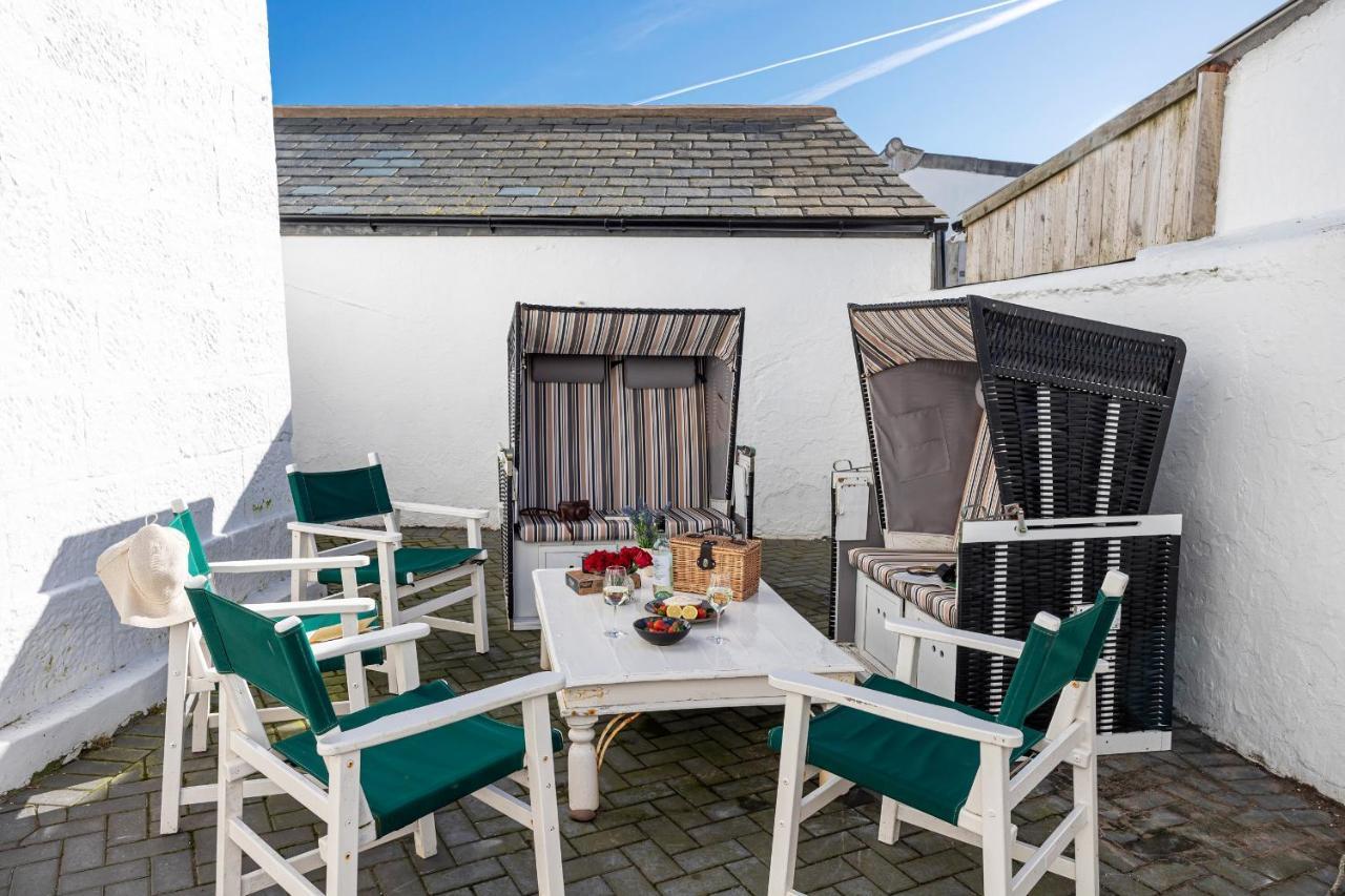 Finest Retreats - Lighthouse Cottage Rampside Exterior photo